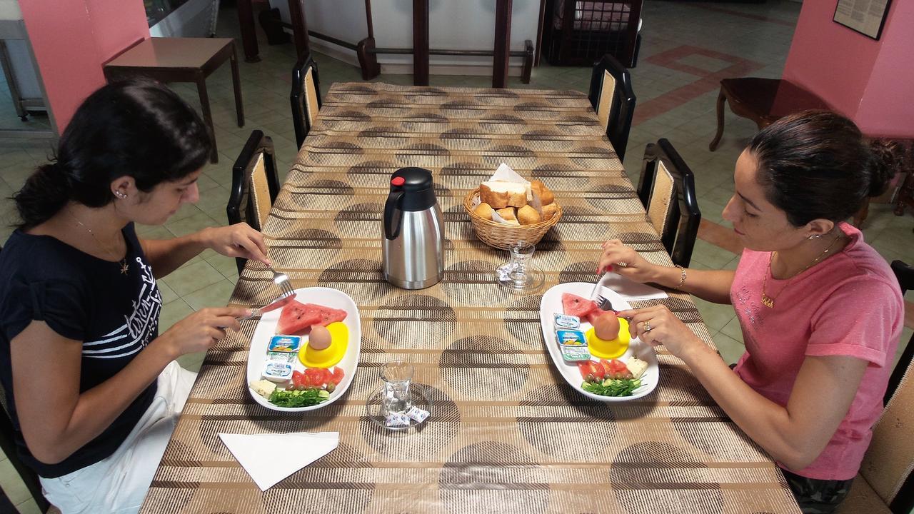 Kasgar Court Hotel Ayvaryara 外观 照片